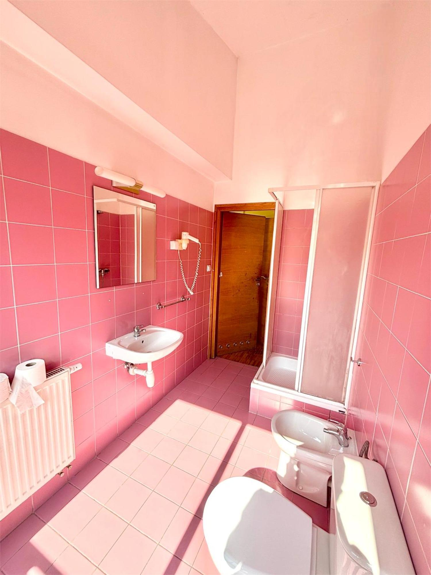 Hostel Nuove Frontiere Nysa Extérieur photo