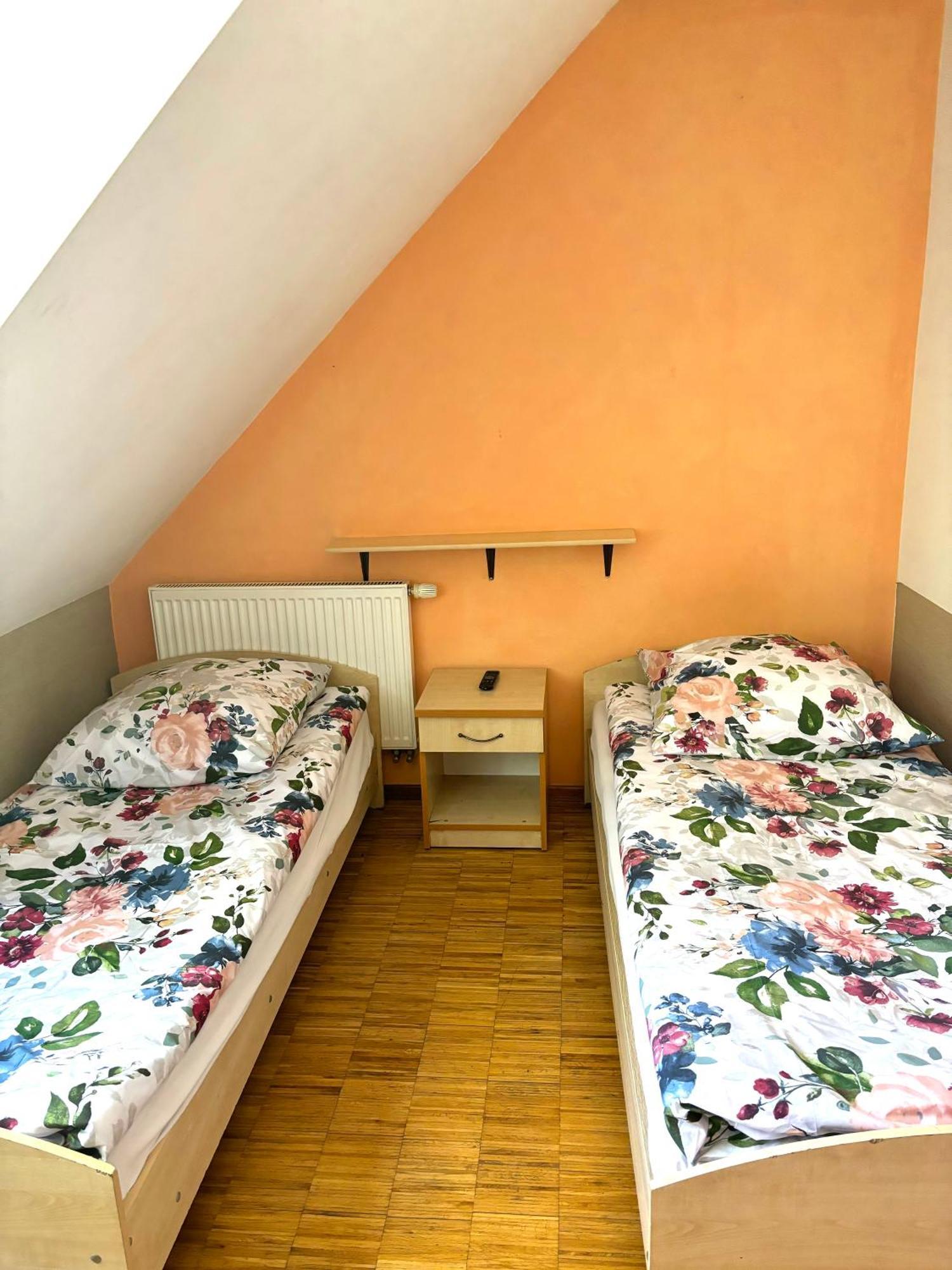 Hostel Nuove Frontiere Nysa Extérieur photo