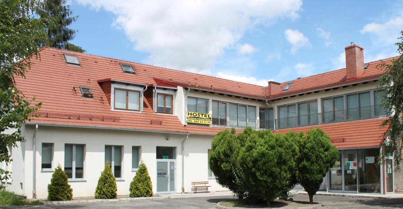 Hostel Nuove Frontiere Nysa Extérieur photo